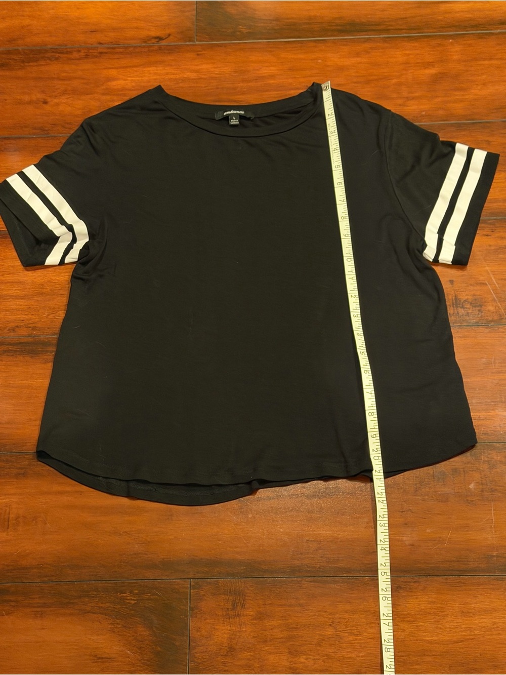 Black Short-Sleeve Tee with White Sleeve Stripes - Women, ambiance, Sz l, EUC